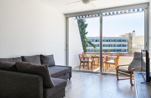 Agios Tychon Apartment | 2BR Modern Apt. w/pool & parking 500m From Beach