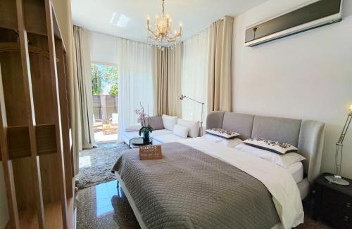 Mazotos Villa | Villa Del Mar with Heated Pool & Spa