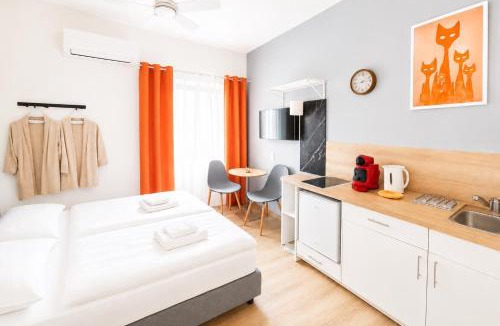 Historical Center Apartment | Smart Comfort StudioN4 Private Kitchenette Bathroom to Beach 260m Marina Port old City 900m
