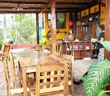 Poneloya Hotel | Yellow Submarine Hostal