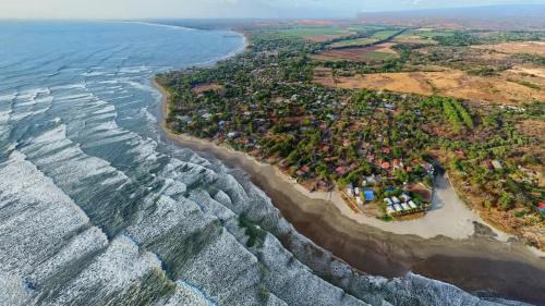 Pochomil House | Romantic Beachfront Casita w Pool - AC - Sleeps 4