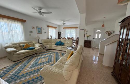 Universal Villa | White Rose Villa