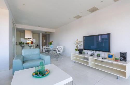 Potamos tis Germasogeias Apartment | Modern seafront apartment