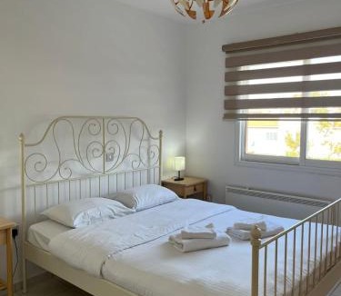 Universal Apartment | IRIS VILLAGE, NEAR KINGS AVENUE MALL - By NOMA STAYS Cyprus