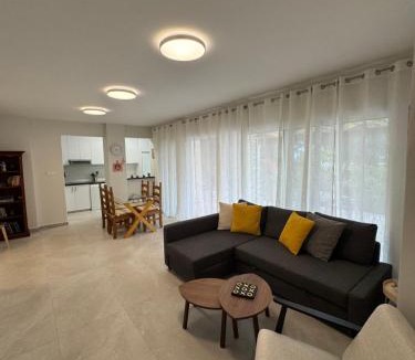 Universal Apartment | AMAZING 2 Bedroom 2 Bathroom APARTMENT