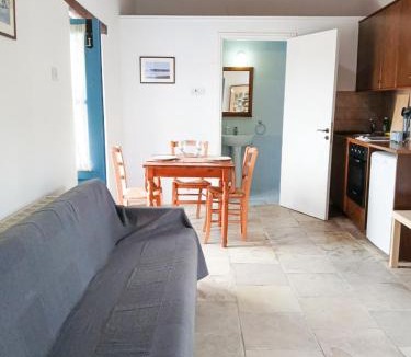 Skarinou Apartment | Cozy Courtyard Apartment