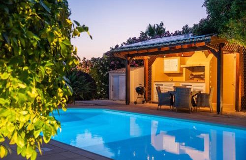 Kouklia Villa | Villa Pontus - stunning views & privacy in beautiful garden with pool & hot tub