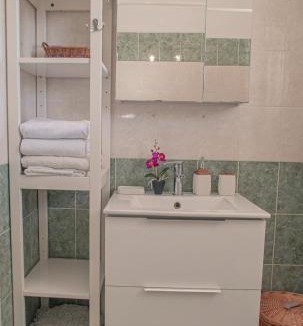 Paphos Apartment | Cozy 1 bedroom apartment in walking distance to the municipal beach