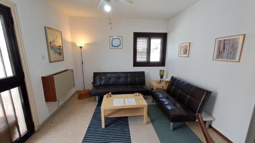 Oroklini Apartment | Seaside 2BR Apartment 30m from Sea & Free Parking