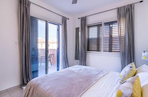 Universal Apartment | Summer Breeze holiday apartment with pool