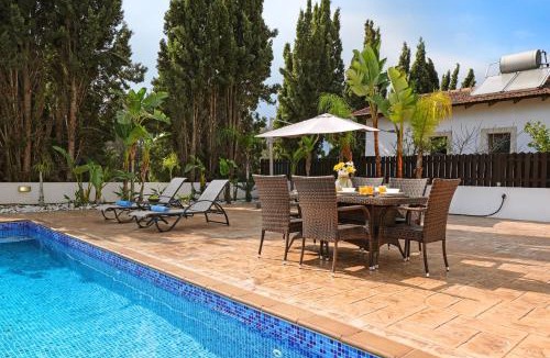 Ayia Thekla Villa | Villa Lara - 3bed Bangalow with Large Pool