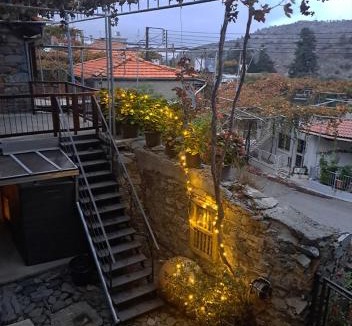 Alona House | To Apokentro