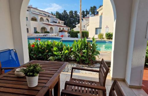 Universal Apartment | Blue Pearl holiday apartments with pool in kato paphos