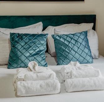 Monagri Villa | The Stonehouse Suites with Private Bath Spas