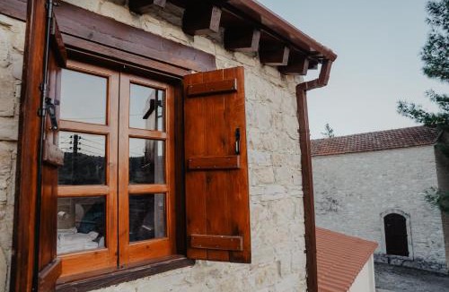 Monagri Villa | The Stonehouse Suites with Private Bath Spas