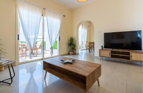 Pegeia Villa | Coralia Dreams Villa - Central Coral Bay, 5 mins walking to Main strip, 2 mins to the Beach