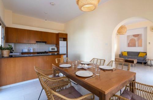 Pegeia Villa | Coralia Dreams Villa - Central Coral Bay, 5 mins walking to Main strip, 2 mins to the Beach