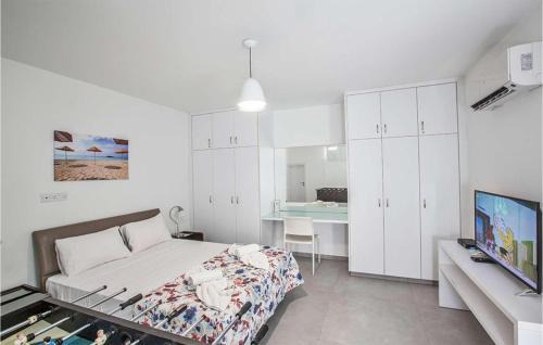 Protaras House | Amazing home in DIONYSOU 84 with WiFi, Swimming pool and 5 Bedrooms