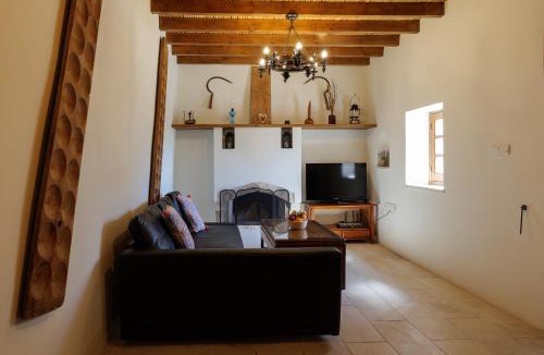 Kallepia Villa | Stonehouse with private swimming pool