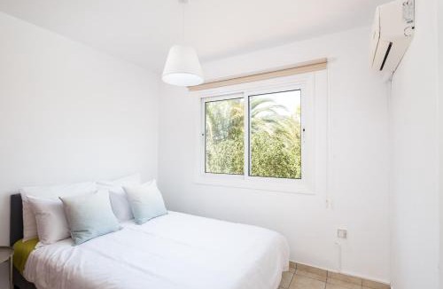 Oroklini Apartment | Pebble Beach Apartment