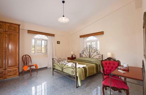 Peyia Town Villa | Villa Veronika by Villa Plus