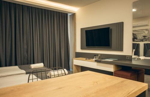 Trikomo Apartment | Modern Studio Flat with Pool Near Beach, Iskele