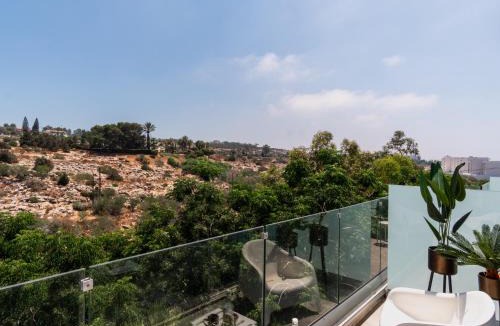 Ayia Napa Apartment | Rare jewel with balcony and communal pool in sunny Ayia Napa All yours