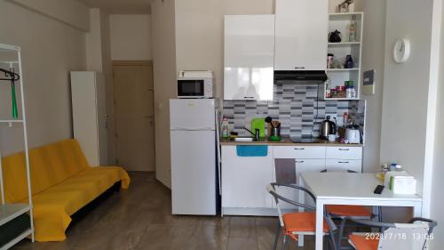 Neapolis Apartment | Griva Digeni street Seagull court flat 24