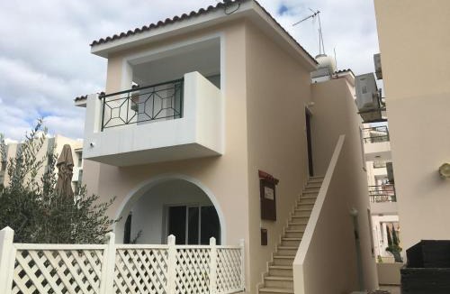 Universal Apartment | Limnos Gardens Apartment