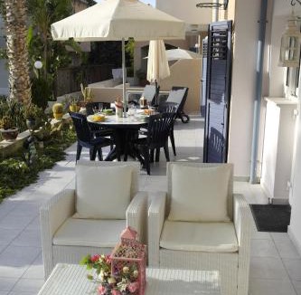 Universal Apartment | Maya's Apartment - Complimentary Paphos Airport Transport