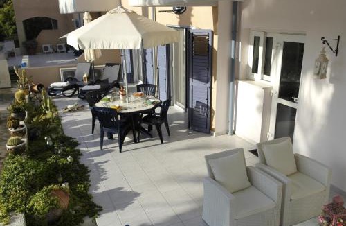 Universal Apartment | Maya's Apartment - Complimentary Paphos Airport Transport