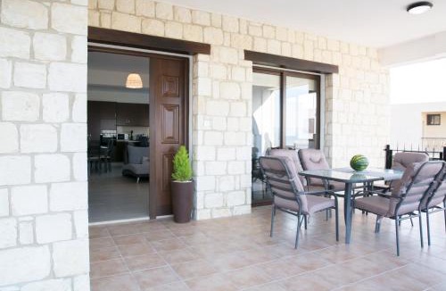 Theletra House | Valentine's House