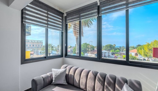 Cozy Sea View Retreat 1 min to Beach in Kyrenia in Girne