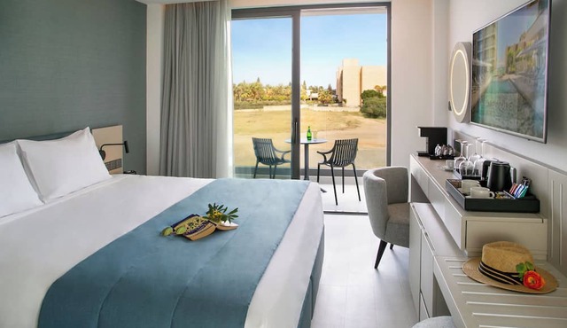 Mercure Larnaca Beach Resort in Oroklini