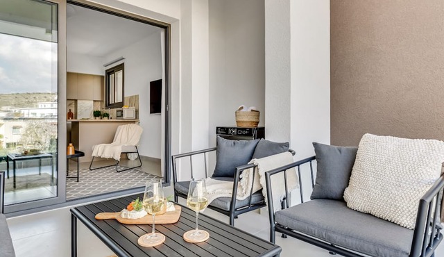 Sanders Triple - Nice 1-bdr Apt With Balcony in Limassol