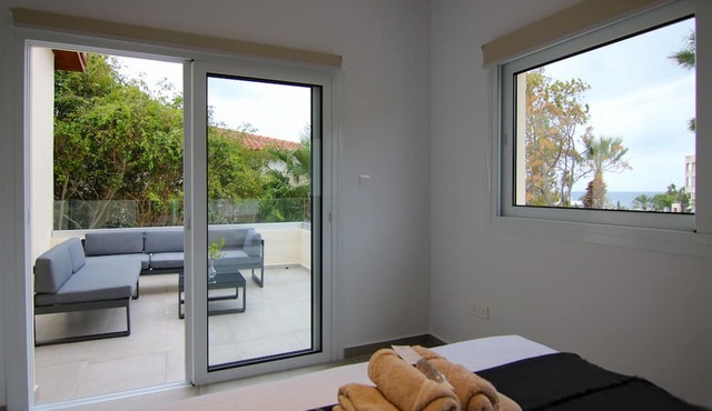 Phaedrus Living: Seaside Modern Flat Limnaria 123