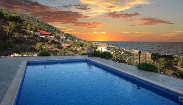 Romantic 3-bed villa w/fireplace & pool overlooking the Mediterranean in Pomos