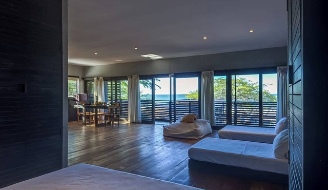 99 Surf Lodge in Tola