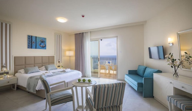 Aquamare Beach Hotel & Spa in Geroskipou
