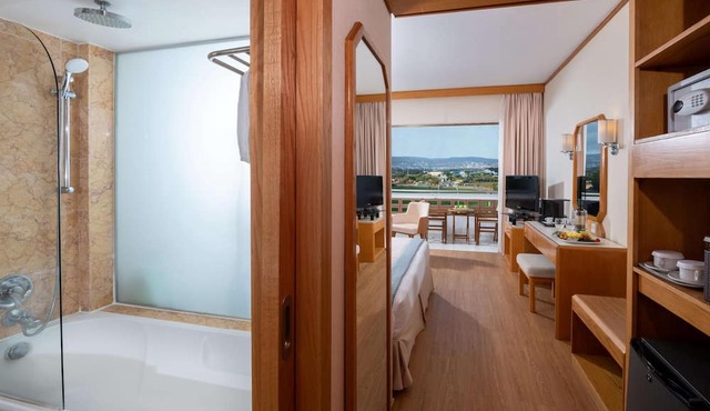 Constantinou Bros Pioneer Beach Hotel in Geroskipou