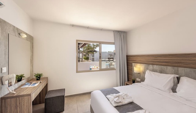 Kapetanios Aqua Resort in Pegeia