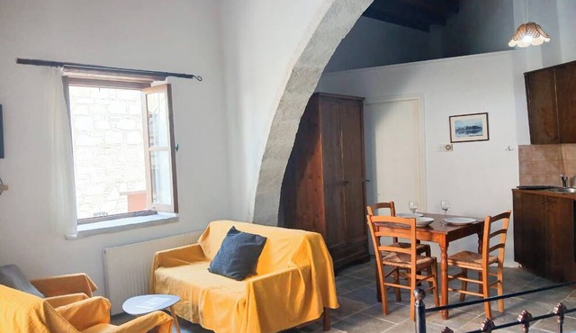 Traditional Cozy Retreat in Skarinou