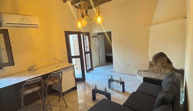 Cozy Home With Fireplace in Marathounta