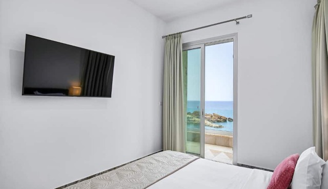 Olymp Luxury Villa D in Kissonerga