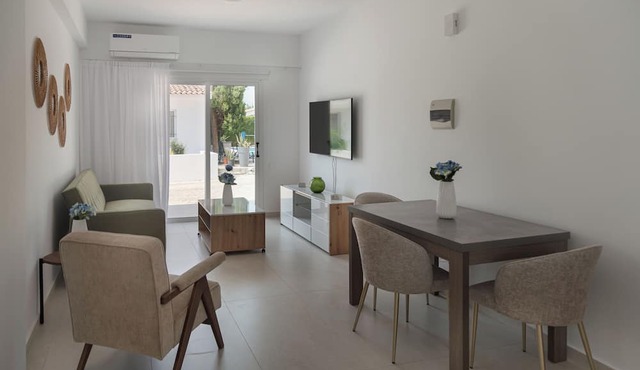 Phaedrus Living Olga Residence