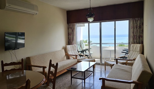 74 LCA - Stay Sea Gate Apartment in Larnaca
