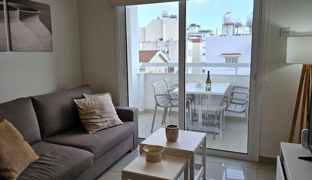 138 LCA - Stay Amphora Apartment in Larnaca