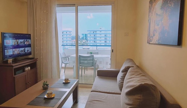13 LCA - Stay Suncity Apartment in Larnaca