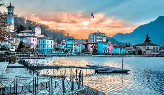 Detached apartment, one step away from the lake, in the historic center of Porto in Porto Ceresio
