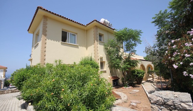Villa Murphy with private pool in karsiyaka